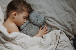 MOONIE THE HUMMING BEAR MINERAL GREY