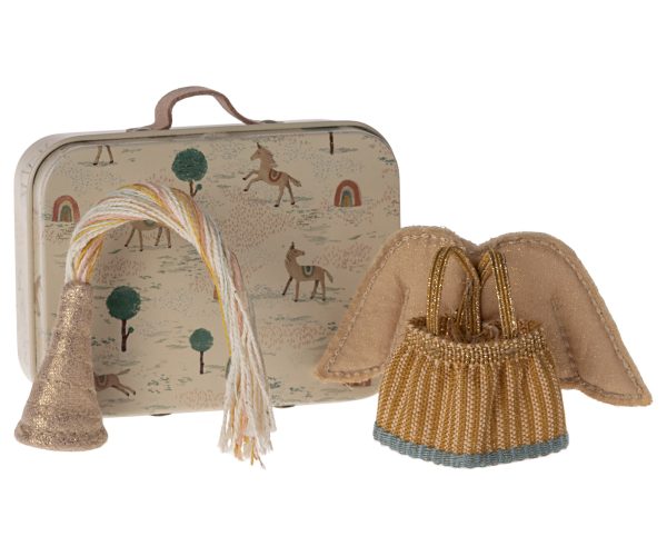 Fairy clothes in suitcase, Little sister mouse