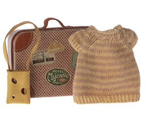 Knitted dress and bag in suitcase, Big sister mouse