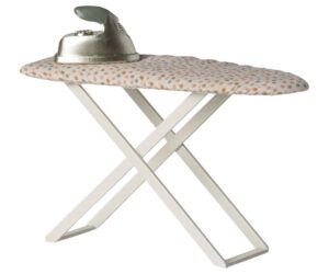Iron and ironing board, Mouse