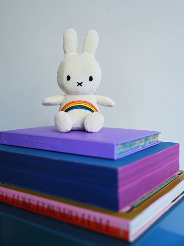 Miﬀy Rainbow Oﬀwhite - 18 cm