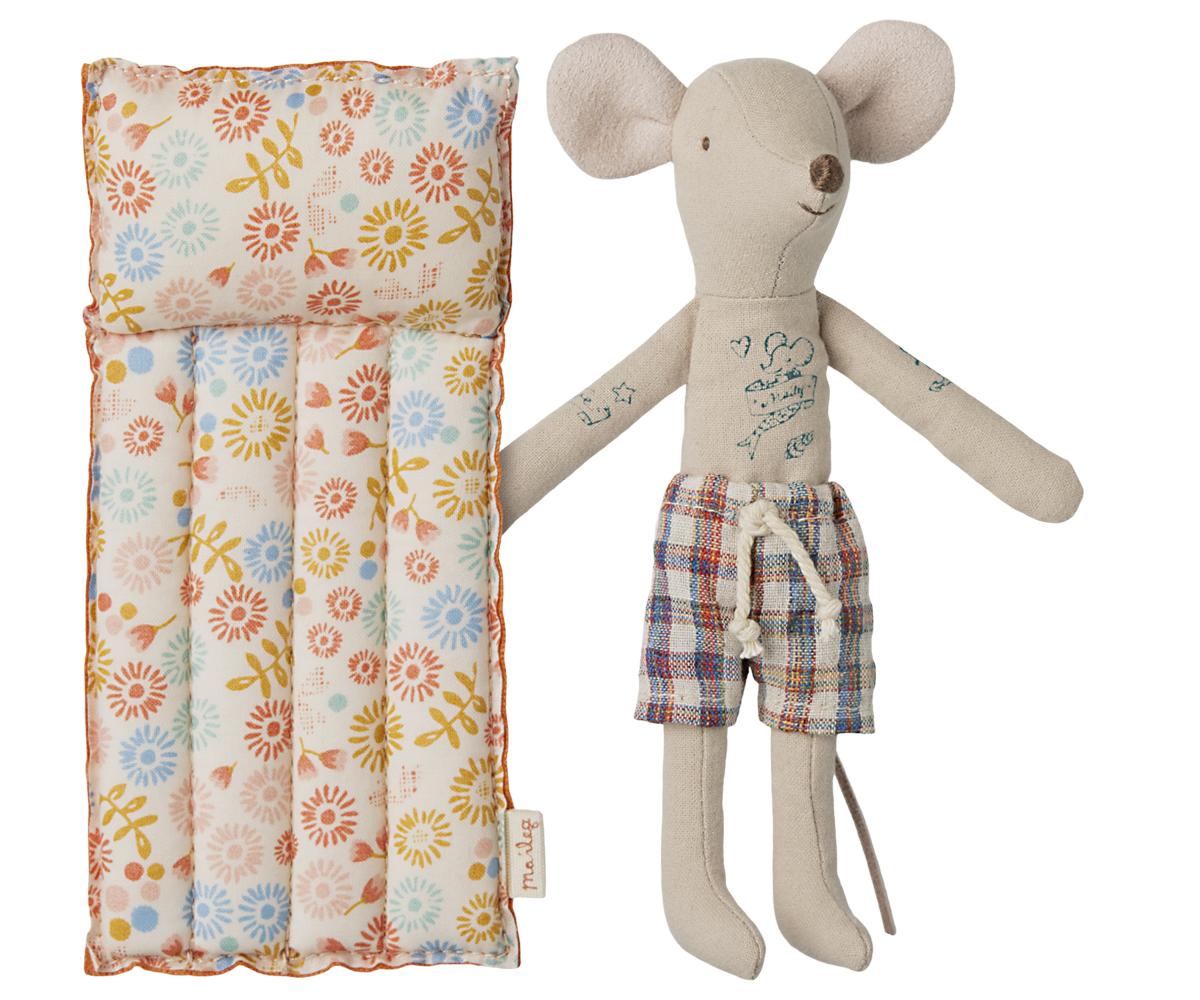 Knitted sweater and pants, Big brother mouse