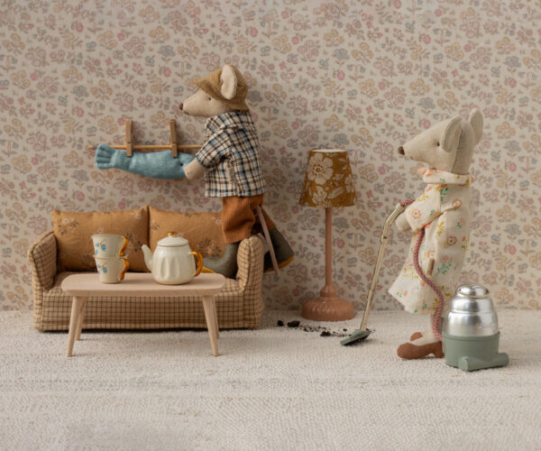 Couch, Mouse - Mable