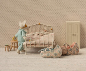 Vintage bed, Mouse - Off white
