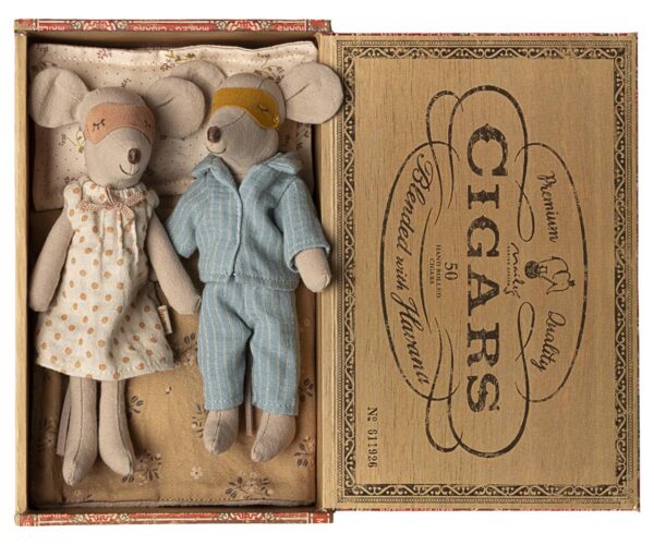 Mum & Dad mice in cigarbox