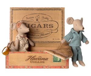 Mum & Dad mice in cigarbox