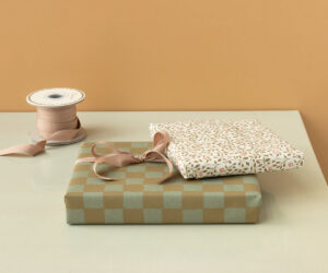 Gift wrap, 10 m - Checker - Mint/Ocher