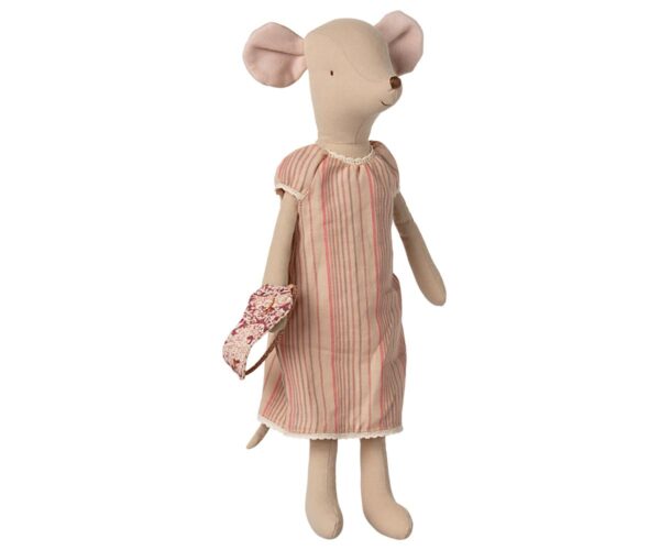 Medium mouse, Nightgown
