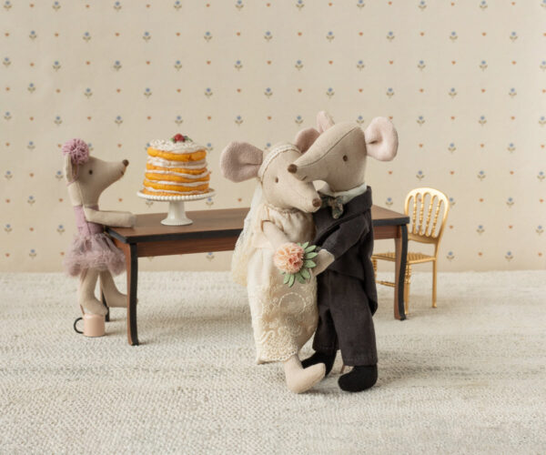 Wedding mice couple in box, Mum and Dad