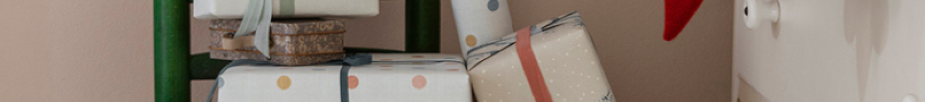Gift wrapping_a